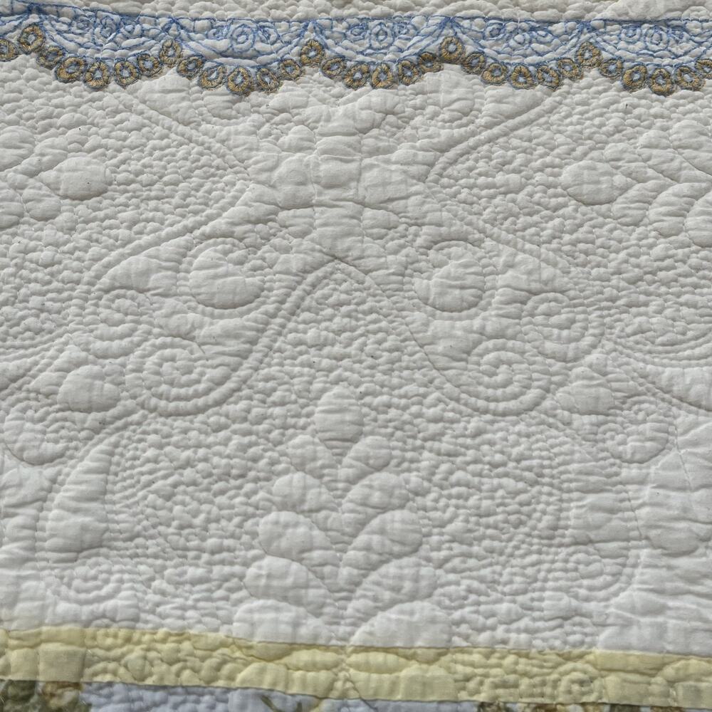 Vintage Yellow Floral Medallion Design Cotton Quilt 87"x83" - Picture 2 of 15